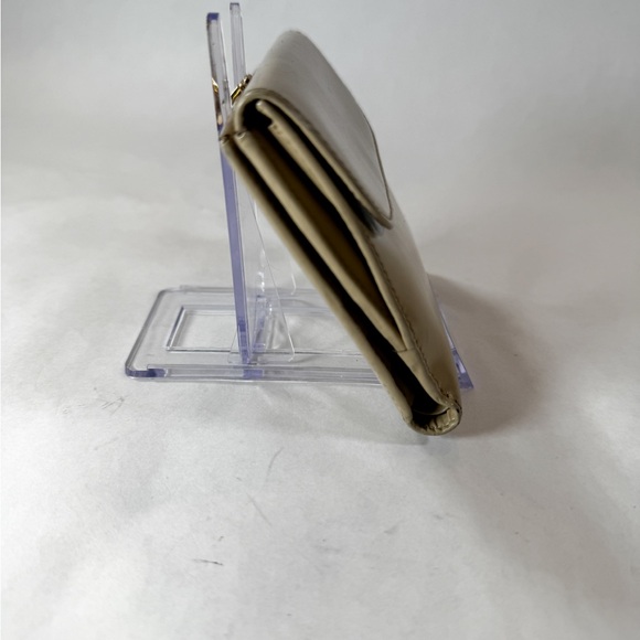 Gucci Beige Leather Bifold Wallet w/ Gold Horsebit G-Made in Italy-Box & Dusty - Picture 6 of 15